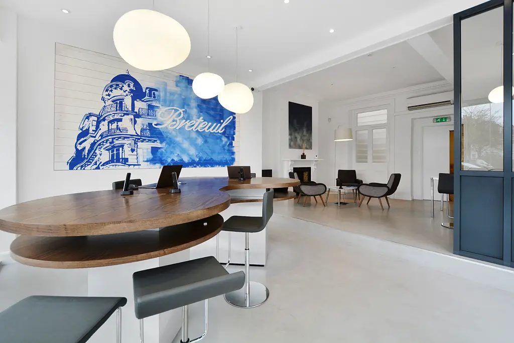 White microcement floor in the Breteuil office, Fulham Road