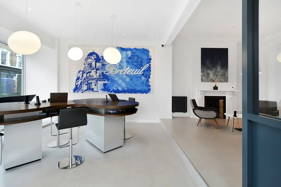 White microcement floor in the Breteuil estate agency office, Fulham Road